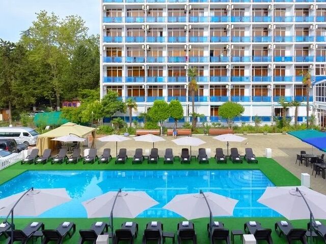 Бассейн — Абхазия, отель HELIOPARK Inter Sukhum