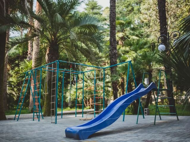 Детская комната и площадка — отель Amra Park-Hotel & Spa Абхазия
