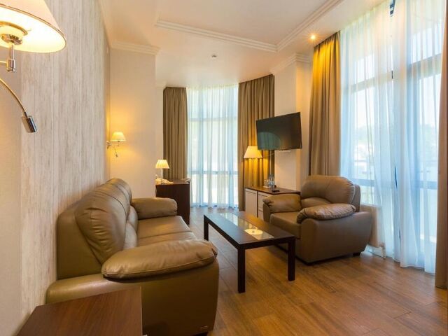 Люкс 2-местный 2-комнатный (Мини-корпус) — номер в отеле Sun Palace Gagra в Абхазии