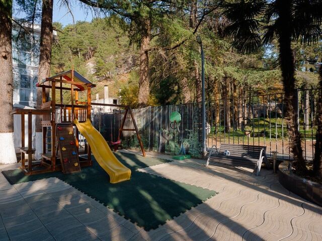 Детская площадка — отдых с детьми в отеле Sunrise Garden в Абхазии