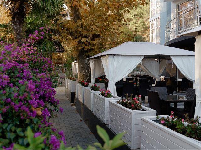 Терраса — отель Sunrise Garden Абхазия