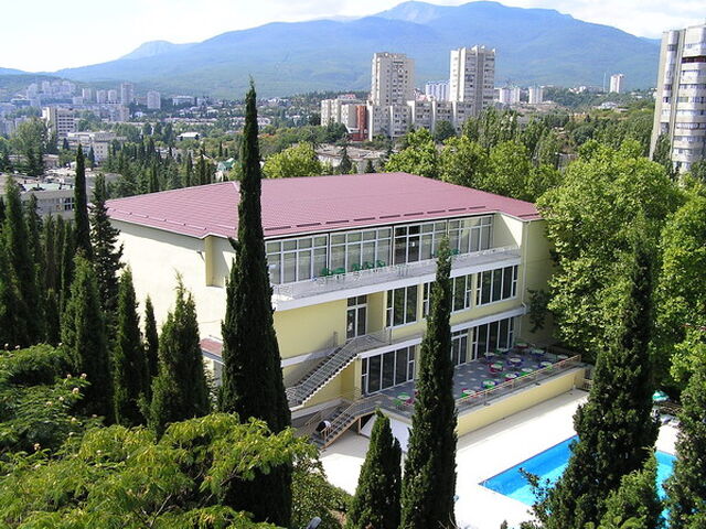 Славутич, санаторий в Алуште