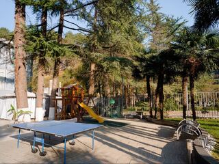 Детская площадка — отдых с детьми в отеле Sunrise Garden, Абхазия