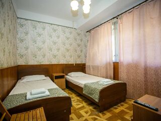 Стандартный 2-местный (2 категория, с лоджией, вид на горы) — номер в пансионате Мюссера в Абхазии